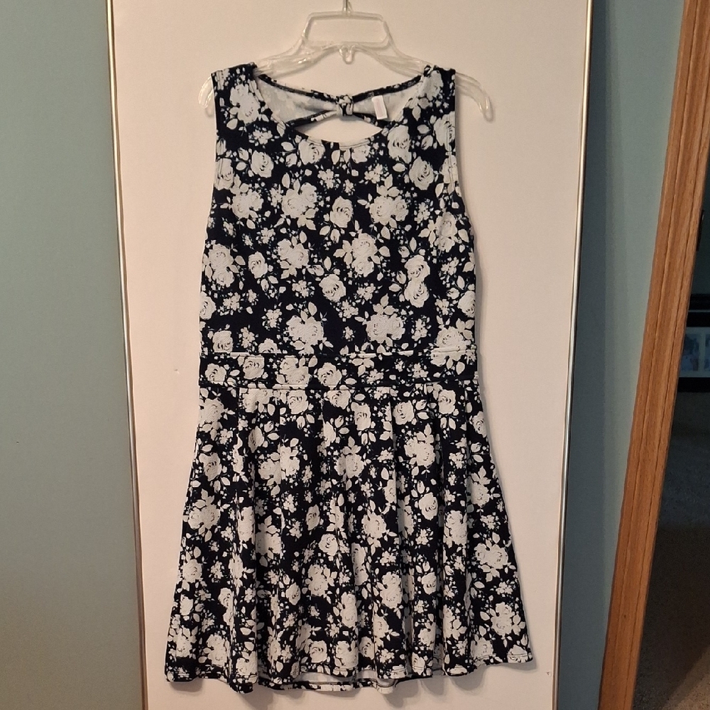 Xhilaration Black and White Sleeveless A-Line Dress
